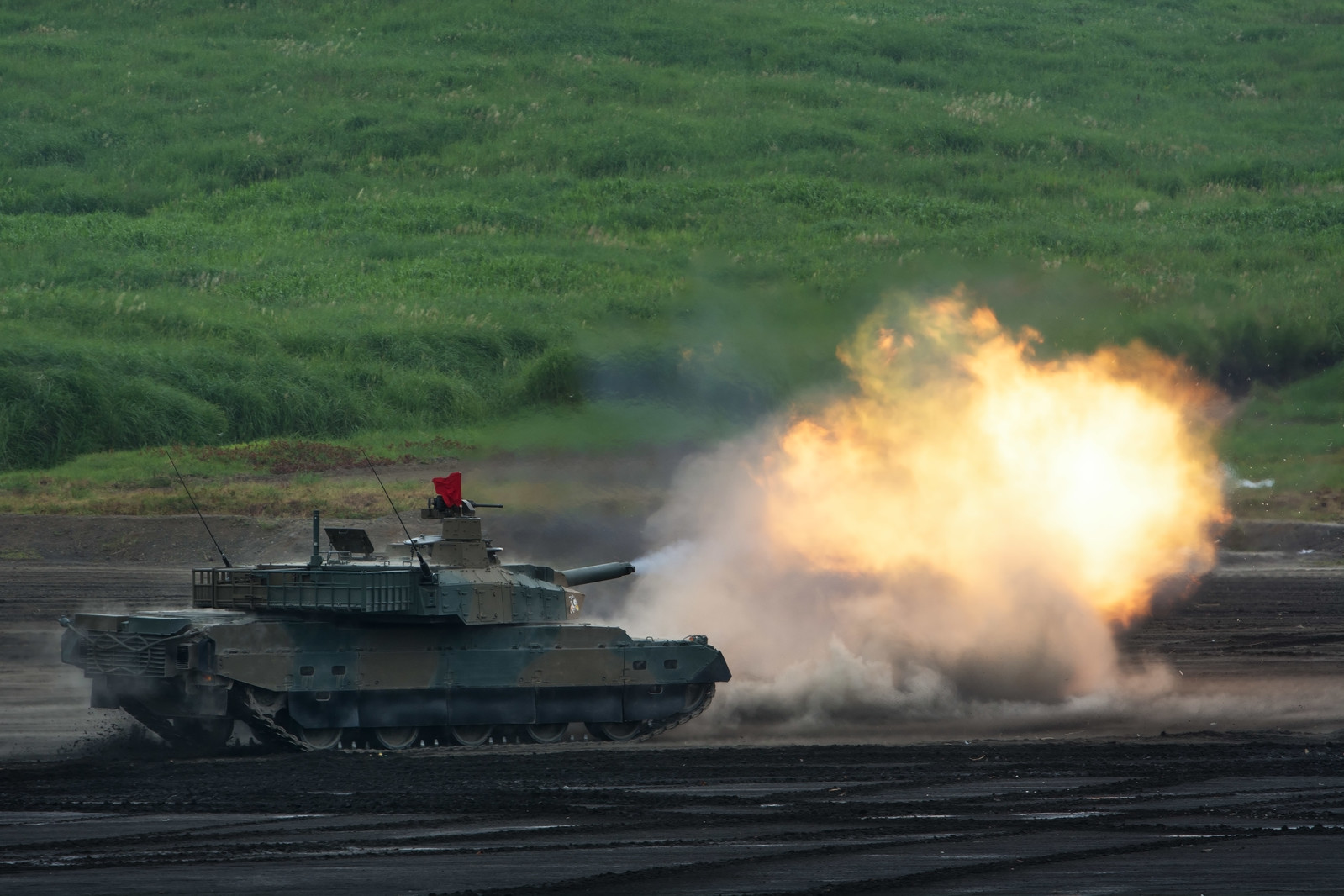 火を噴く戦車